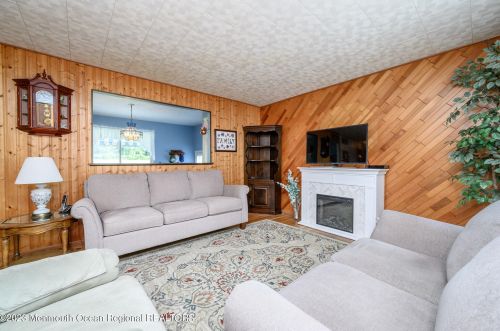 25 Drexel Dr, Jackson Twp NJ 08527-2327 exterior