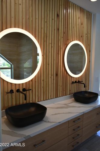 1825 Cinnabar Ave, Phoenix AZ  85020-1916 exterior