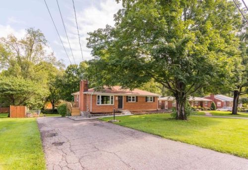 8905 Michael Edward Dr, Louisville KY  40291-1526 exterior