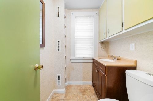 44 Beaconsfield Rd, Worcester MA 01602-1303 exterior