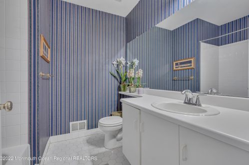 11 Charles Ct, Tinton Falls NJ 07712-7941 exterior