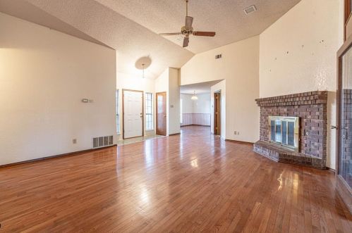 4829 Crestpoint Ln, Garland TX exterior