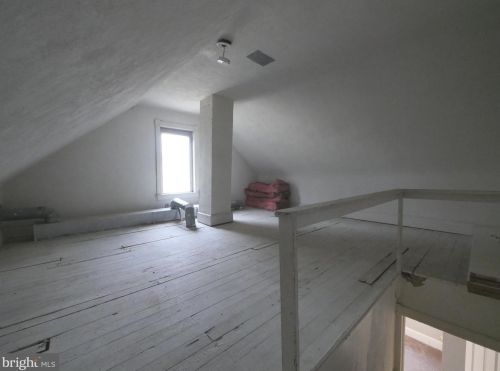 319 High St, West Deptford NJ  08096-2225 exterior