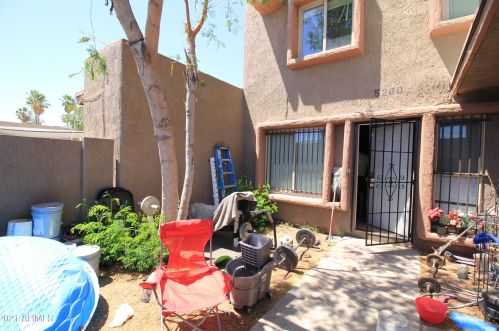 5260 Belleview St, Phoenix, AZ 85043-1757