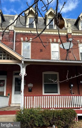 122 Hunter St, West Deptford NJ  08096-2533 exterior