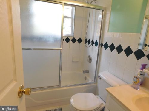 612 Schaeffer Ave, West Deptford NJ 08096-6631 exterior