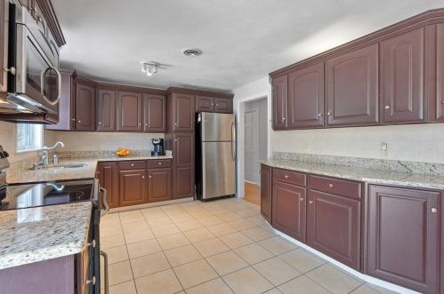 54 Apple Blossom Ln, Taunton MA 02780-4718 exterior