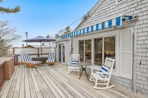 92 Edgewater Dr, Wareham MA 02571-2189 exterior