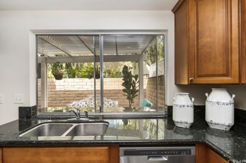 6 Palamedes, Irvine CA 92604-1930 exterior