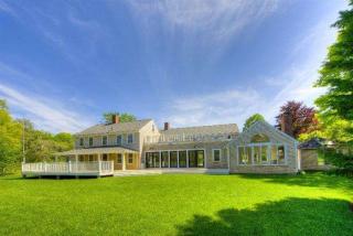 138 Pine Ln, Barnstable, MA 02630-1410