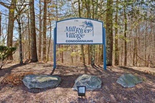 750 Whittenton St, Taunton MA  02780-1384 exterior