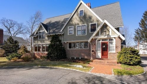 165 Fair Oaks Park, Needham MA 02492-3018 exterior