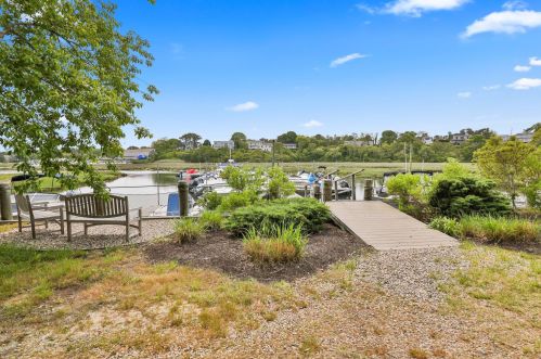 45 Mdw Vw Rd, Chatham MA 02633-2618 exterior