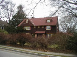 125 Prince St, Newton, MA 02465-2603