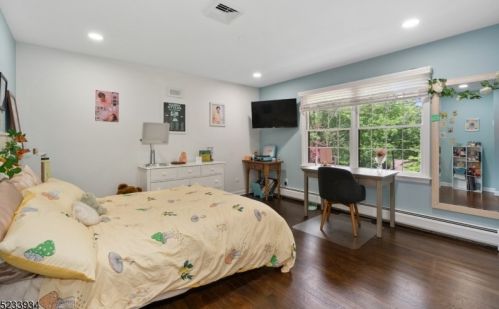 6 Cheshire Ln, Skyline Lakes NJ 07456-2743 exterior