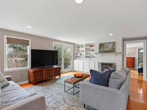 1605 Great Plain Ave, Needham, MA 02492-1206