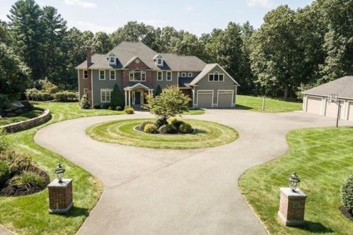 27 Edgewood Rd, Southborough MA  01772-2067 exterior