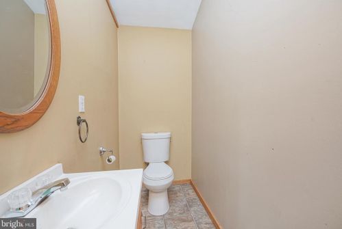 431 Meadowcroft Rd, West Deptford NJ 08096-4007 exterior