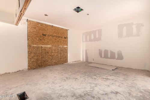 1332 Edgemont Ave, Phoenix AZ 85035-2212 exterior