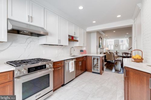 335 6 St, Philadelphia PA 19140-4560 exterior