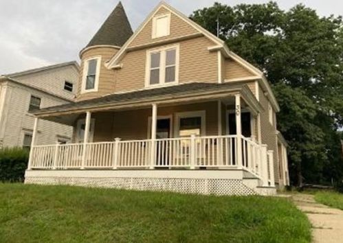 30 Windsor St, Worcester MA 01605-3732 exterior