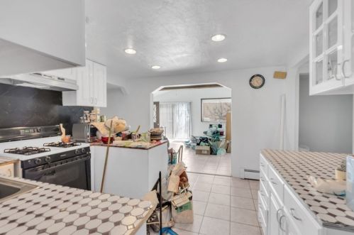 428 Lk Ave, Worcester MA 01605-2046 exterior