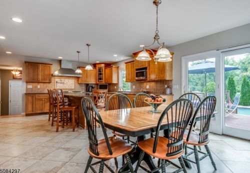 4 Bayberry Ln, Dover NJ 07869-3837 exterior