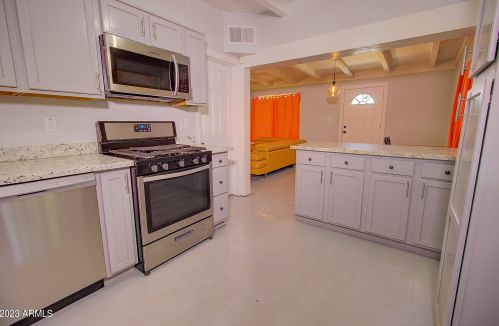 2205 Cambridge Ave, Phoenix AZ 85008-1027 exterior