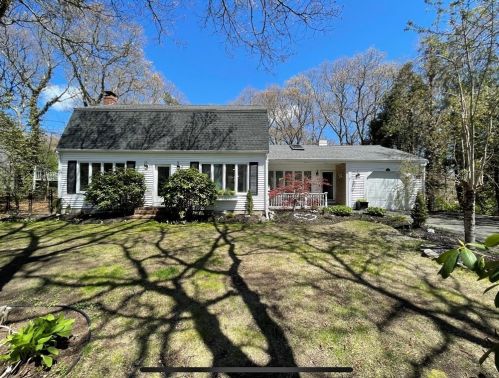 7 Burnside St, Plymouth, MA 02360-1401