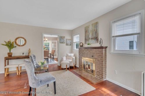 39 Brown Pl, Tinton Falls NJ  07701-2206 exterior