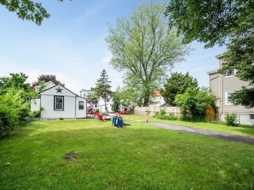 77 Riverdale St, Methuen MA 01844-6105 exterior