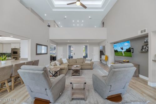 2347 Cinnabar Ave, Phoenix AZ  85028-3633 exterior