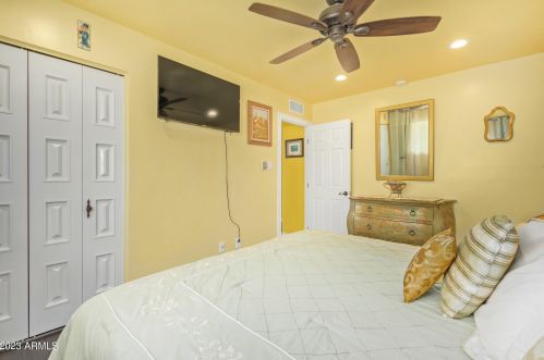 4210 Country Gables Dr, Phoenix AZ 85053-4528 exterior