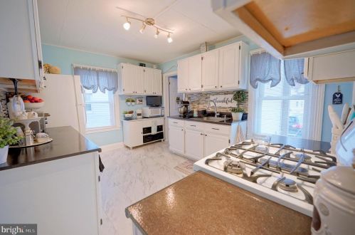 61 Barber Ave, West Deptford NJ 08096-2832 exterior