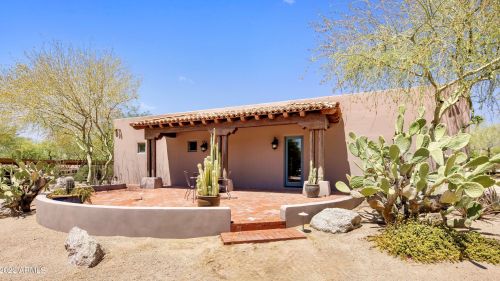 2020 Bethany Home Rd, Phoenix AZ 85014-2434 exterior