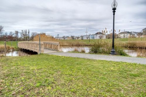 380 Front St, New Bedford MA 02744-2626 exterior