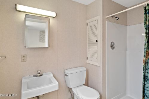 386 Oblong Rd, Williamstown MA 01267-3039 exterior