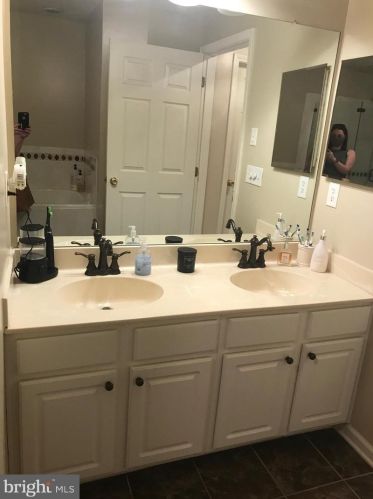 111 Sansom Ln, West Deptford NJ 08096-5168 exterior