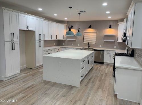 2022 22 Pl, Phoenix AZ 85042-8100 exterior