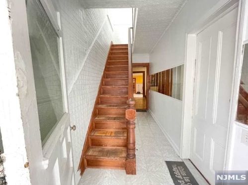 13 Radley St, Kearny, NJ 07032-5915