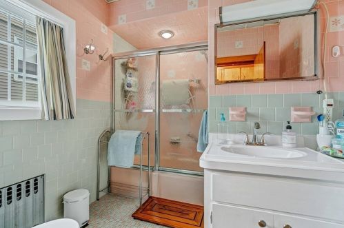 138 Oliver St, Fall River MA 02724-2918 exterior