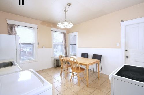 488 Park Ave, Worcester MA 01610-1223 exterior