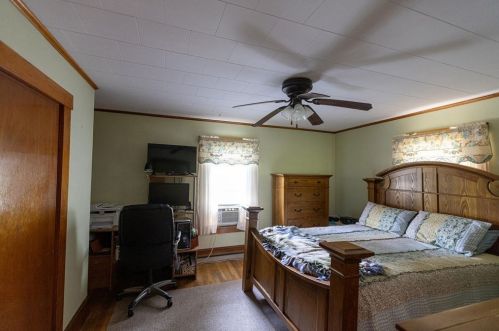 51 Grv St, North Brookfield MA 01535-1944 exterior