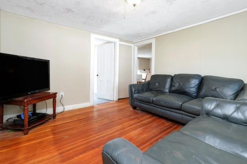 19 Jefferson St, Montgomery MA 01085-2821 exterior