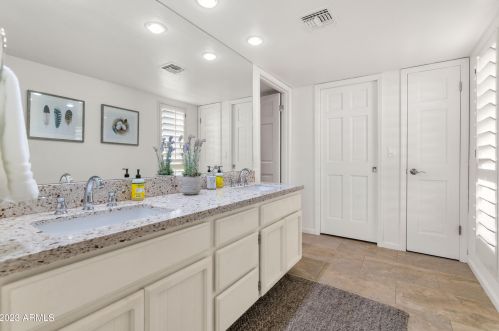 5327 26th St, Phoenix AZ 85032-8017 exterior