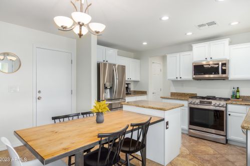 1735 Desperado Way, Phoenix AZ  85085-6329 exterior