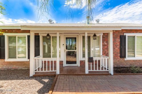 1351 Clarendon Ave, Phoenix AZ 85033-4118 exterior