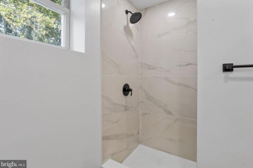 1 18th St, Burlington NJ  08016-4605 exterior