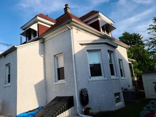 1432 Roosevelt Ave, Carteret, NJ 07008-1321