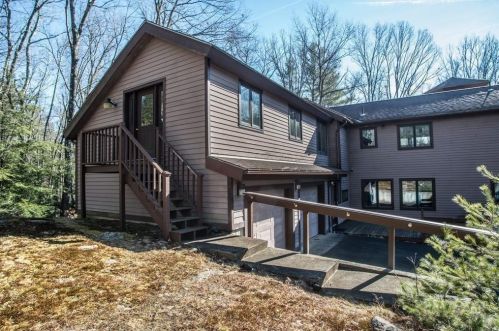 61 Vly Rd, Amherst MA 01002-9717 exterior